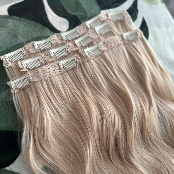 Human hair Blend 20 In Clip In Extra Light Blonde Hair Extensions - Picture 3 of 10